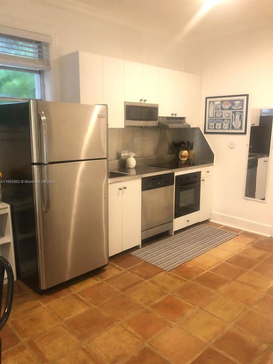 For Rent: $2,200 (1 beds, 1 baths, 750 Square Feet)