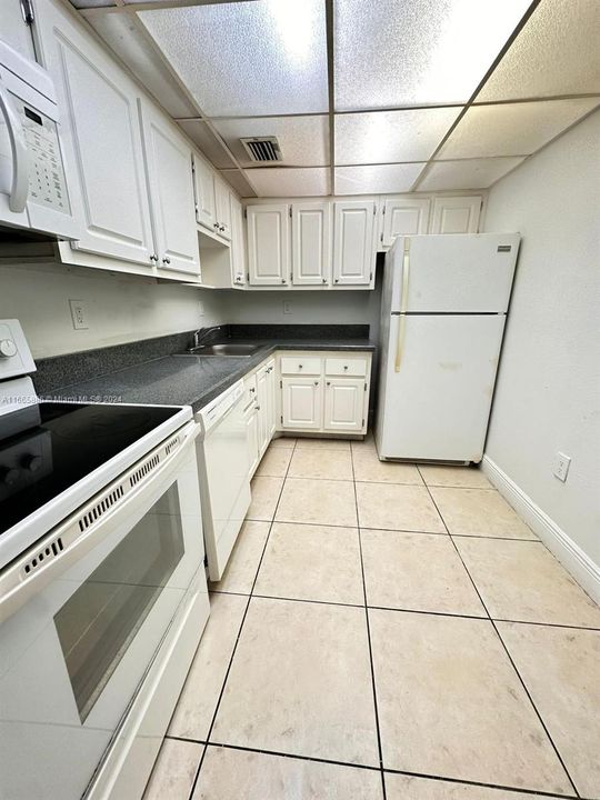 For Rent: $1,700 (1 beds, 1 baths, 673 Square Feet)