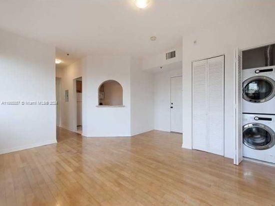 For Rent: $2,650 (2 beds, 2 baths, 800 Square Feet)