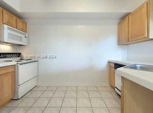 For Rent: $2,650 (2 beds, 2 baths, 800 Square Feet)