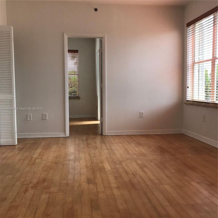 For Rent: $2,650 (2 beds, 2 baths, 800 Square Feet)