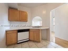 For Rent: $2,650 (2 beds, 2 baths, 800 Square Feet)