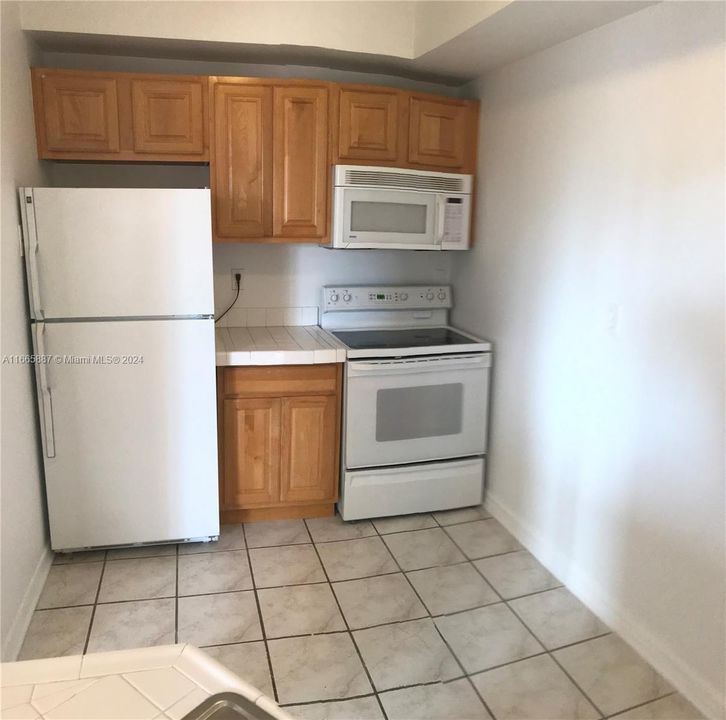 For Rent: $2,650 (2 beds, 2 baths, 800 Square Feet)