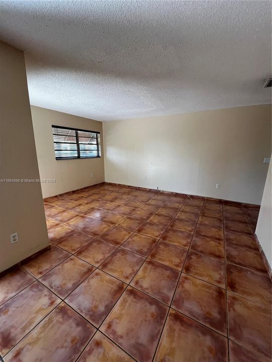 Active With Contract: $1,850 (1 beds, 1 baths, 767 Square Feet)