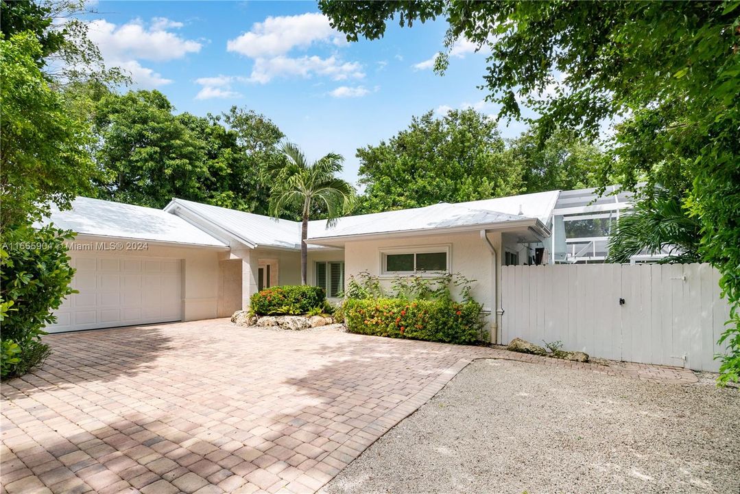 For Sale: $1,649,000 (3 beds, 2 baths, 1774 Square Feet)