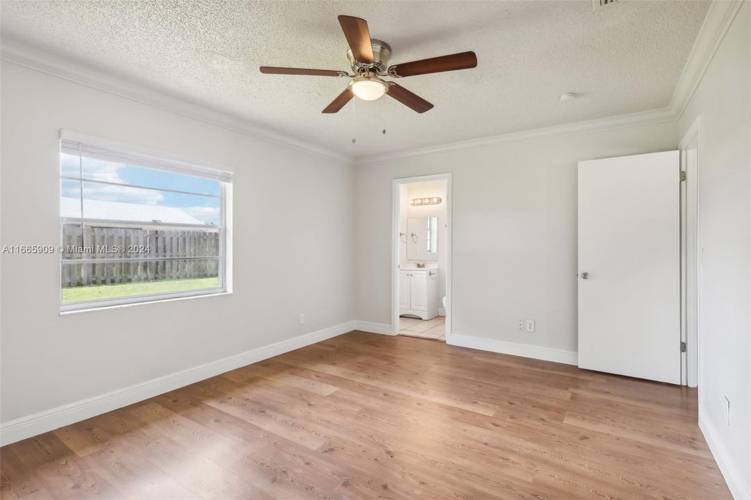 For Sale: $445,000 (2 beds, 2 baths, 1078 Square Feet)