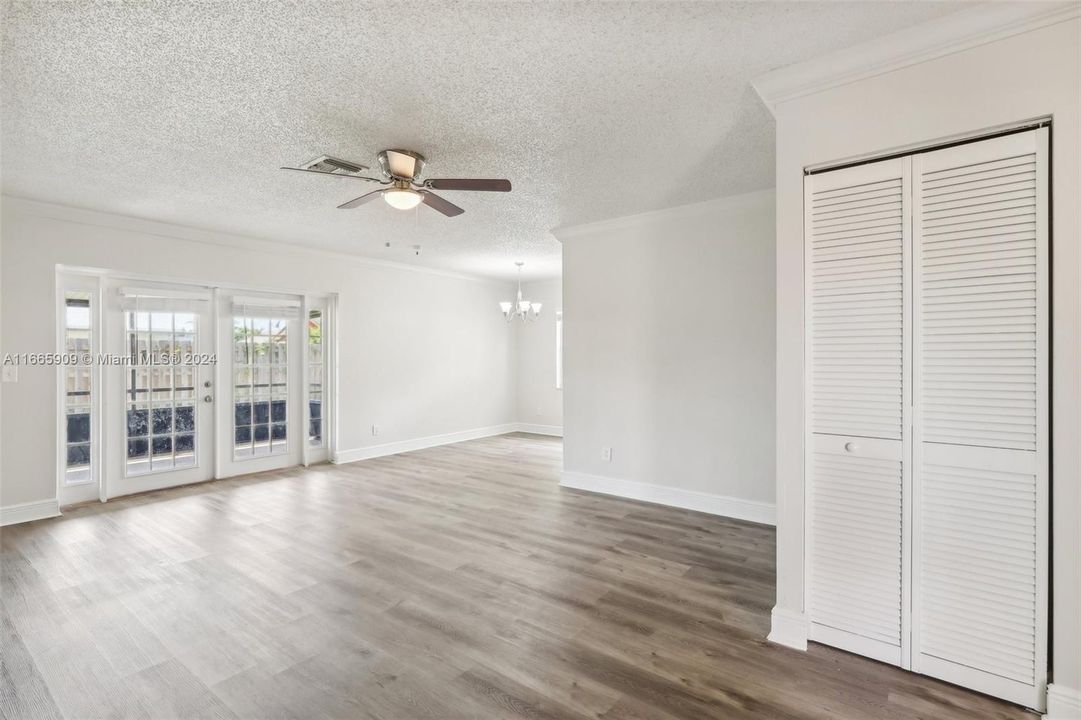 For Sale: $445,000 (2 beds, 2 baths, 1078 Square Feet)