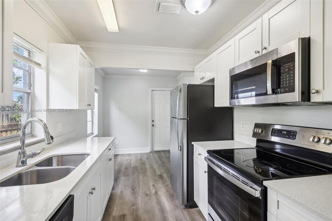 For Sale: $445,000 (2 beds, 2 baths, 1078 Square Feet)