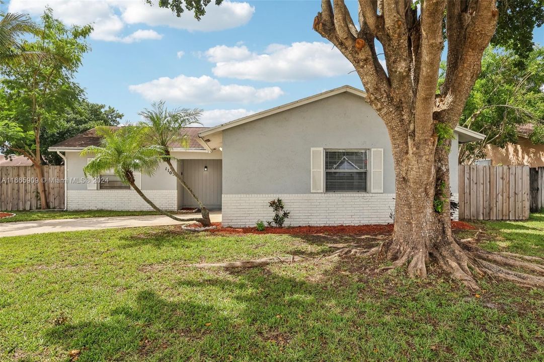 For Sale: $445,000 (2 beds, 2 baths, 1078 Square Feet)