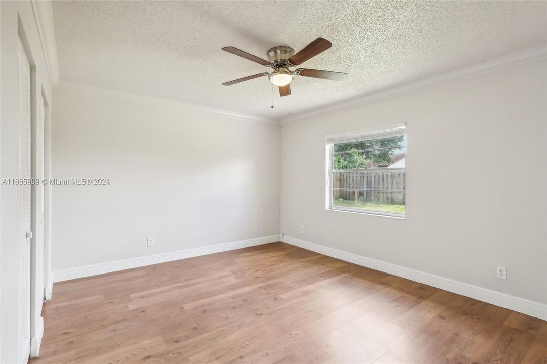 For Sale: $445,000 (2 beds, 2 baths, 1078 Square Feet)