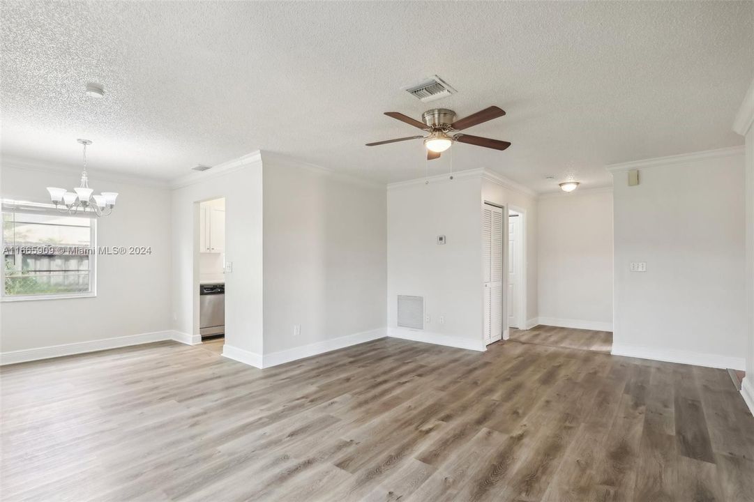 For Sale: $445,000 (2 beds, 2 baths, 1078 Square Feet)