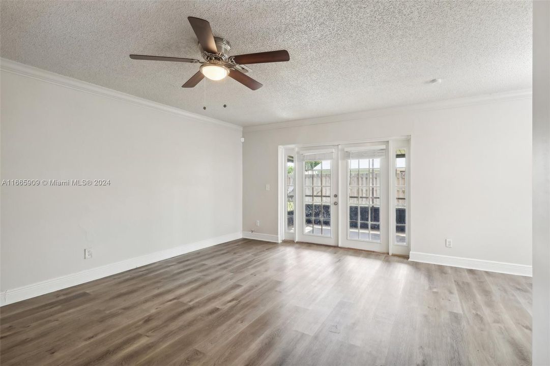 For Sale: $445,000 (2 beds, 2 baths, 1078 Square Feet)