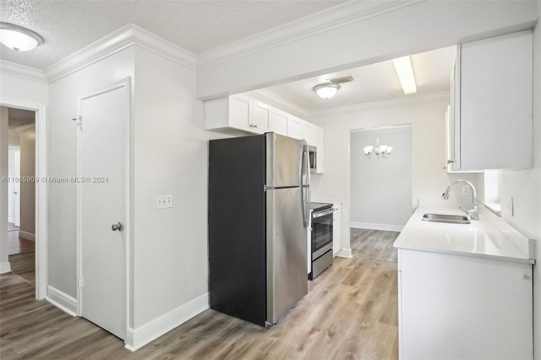 For Sale: $445,000 (2 beds, 2 baths, 1078 Square Feet)