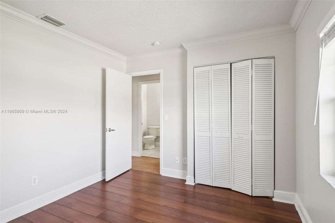 For Sale: $445,000 (2 beds, 2 baths, 1078 Square Feet)