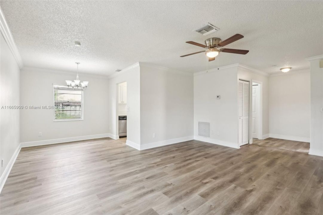 For Sale: $445,000 (2 beds, 2 baths, 1078 Square Feet)