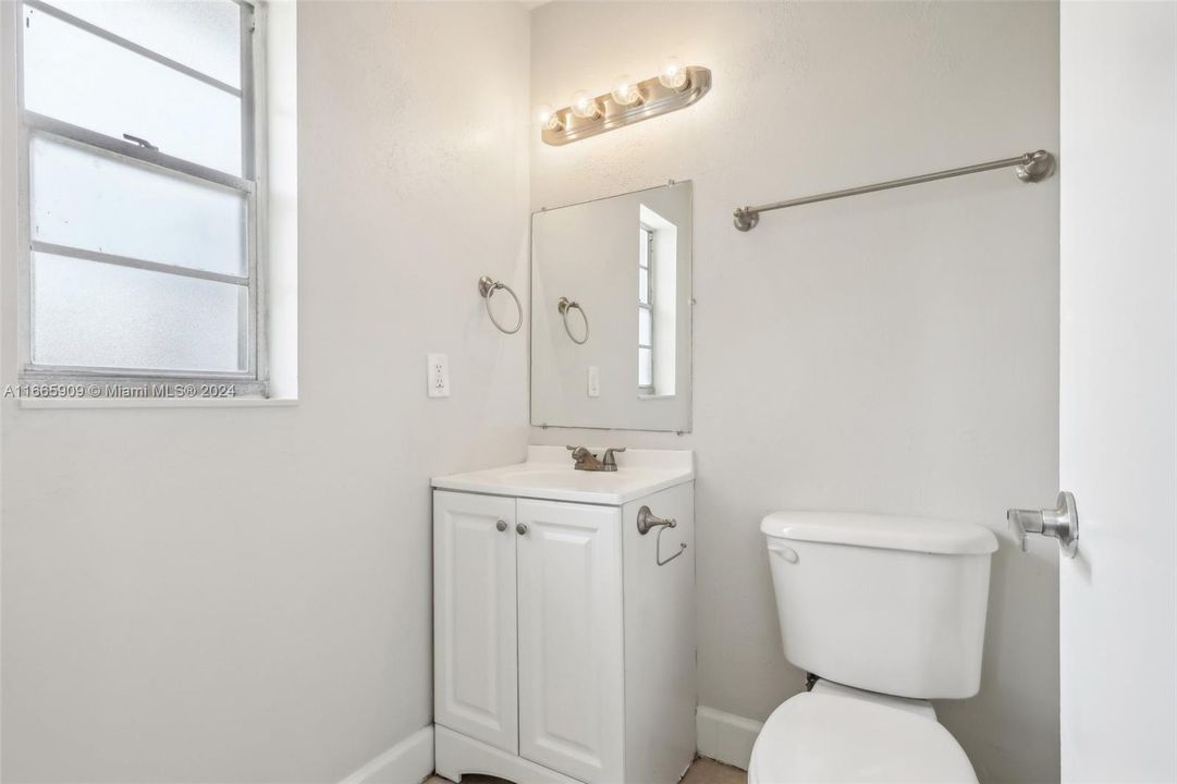 For Sale: $445,000 (2 beds, 2 baths, 1078 Square Feet)