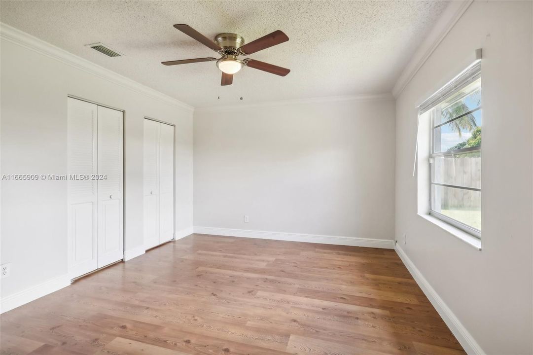 For Sale: $445,000 (2 beds, 2 baths, 1078 Square Feet)