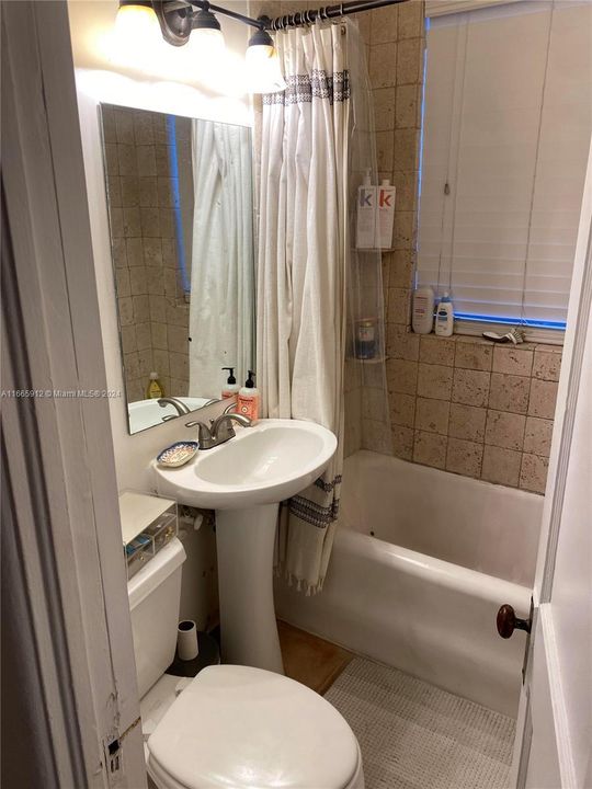 For Rent: $2,100 (1 beds, 1 baths, 5354 Square Feet)