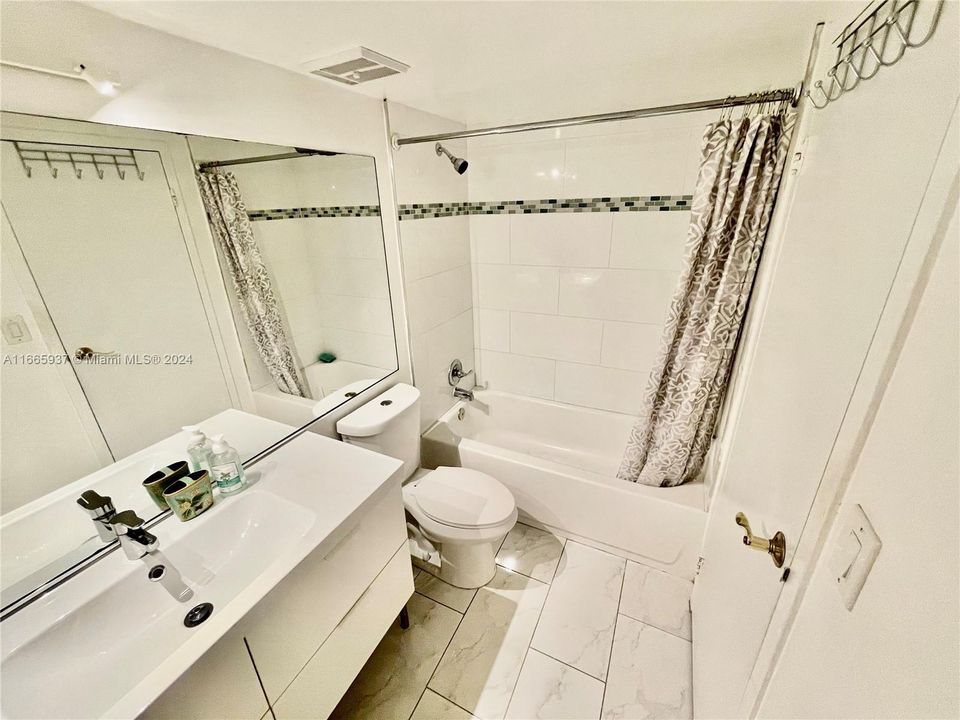 For Rent: $3,300 (2 beds, 2 baths, 1030 Square Feet)