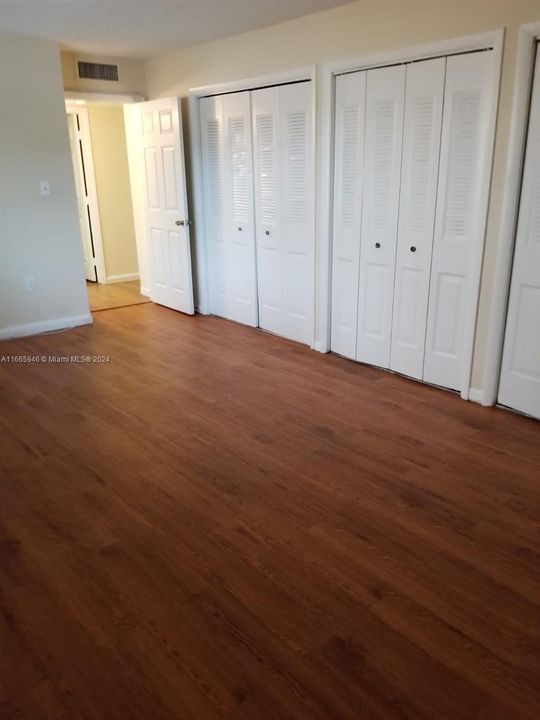 For Rent: $2,100 (2 beds, 1 baths, 980 Square Feet)