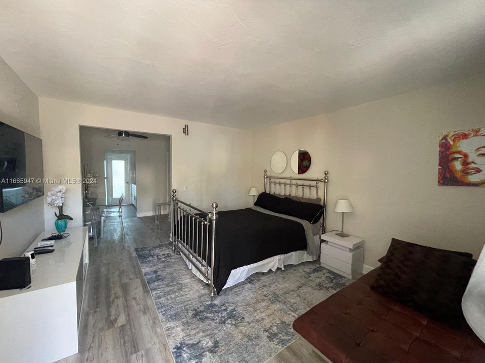 For Sale: $220,000 (1 beds, 1 baths, 445 Square Feet)