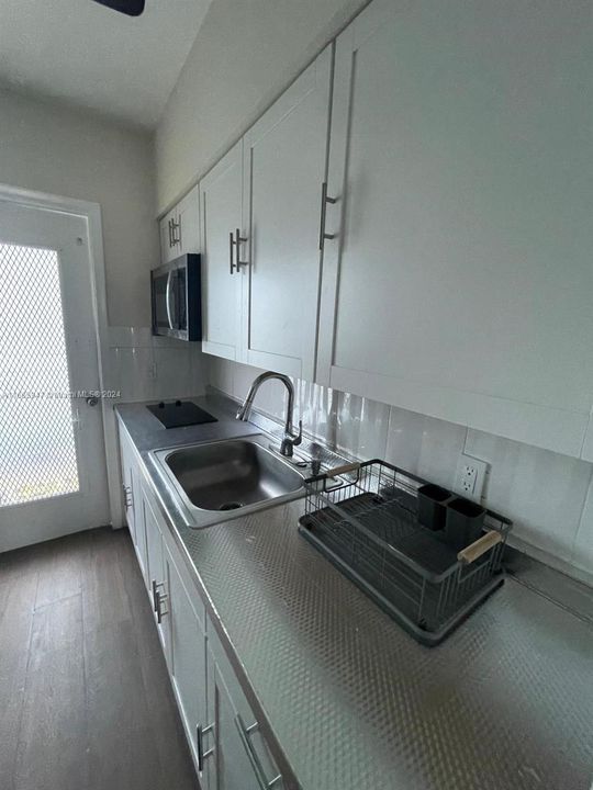 For Sale: $220,000 (1 beds, 1 baths, 445 Square Feet)