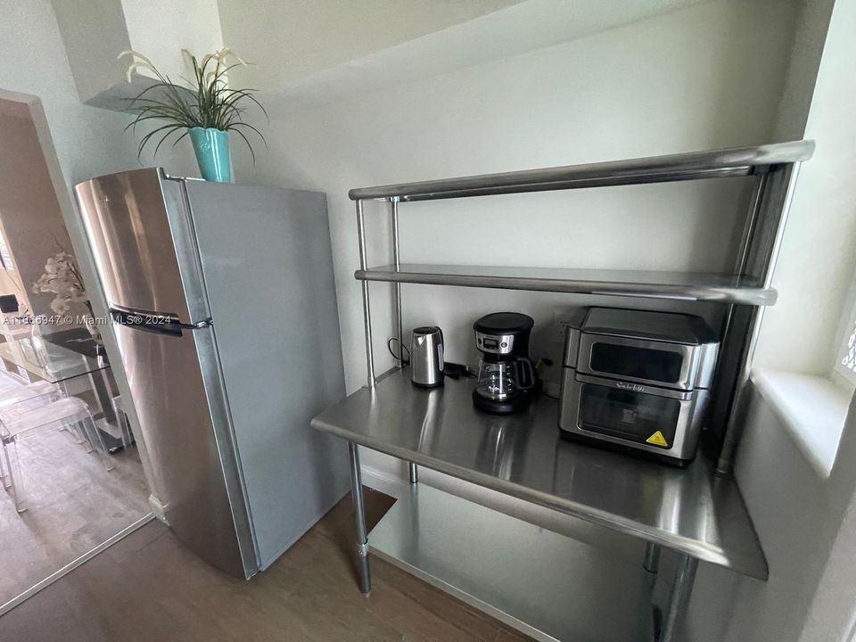 For Sale: $220,000 (1 beds, 1 baths, 445 Square Feet)