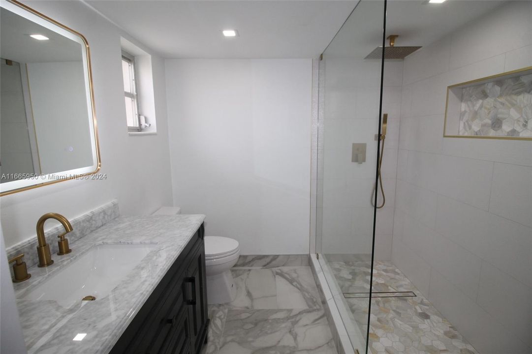 For Sale: $325,000 (2 beds, 2 baths, 1131 Square Feet)