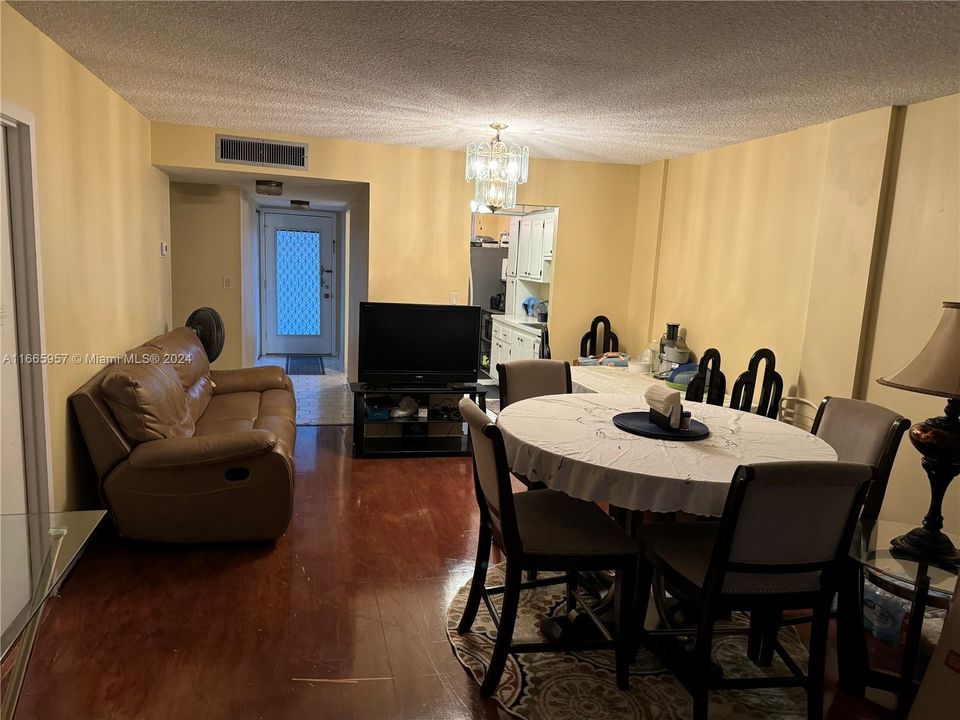 For Sale: $145,000 (2 beds, 2 baths, 960 Square Feet)