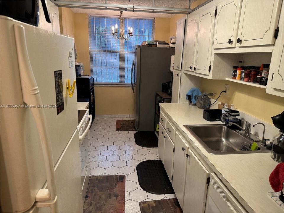 For Sale: $145,000 (2 beds, 2 baths, 960 Square Feet)