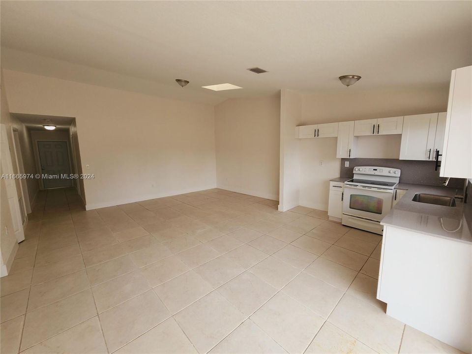 For Rent: $3,200 (3 beds, 2 baths, 1200 Square Feet)