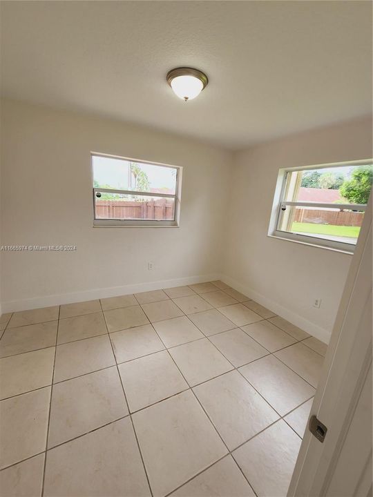 For Rent: $3,200 (3 beds, 2 baths, 1200 Square Feet)