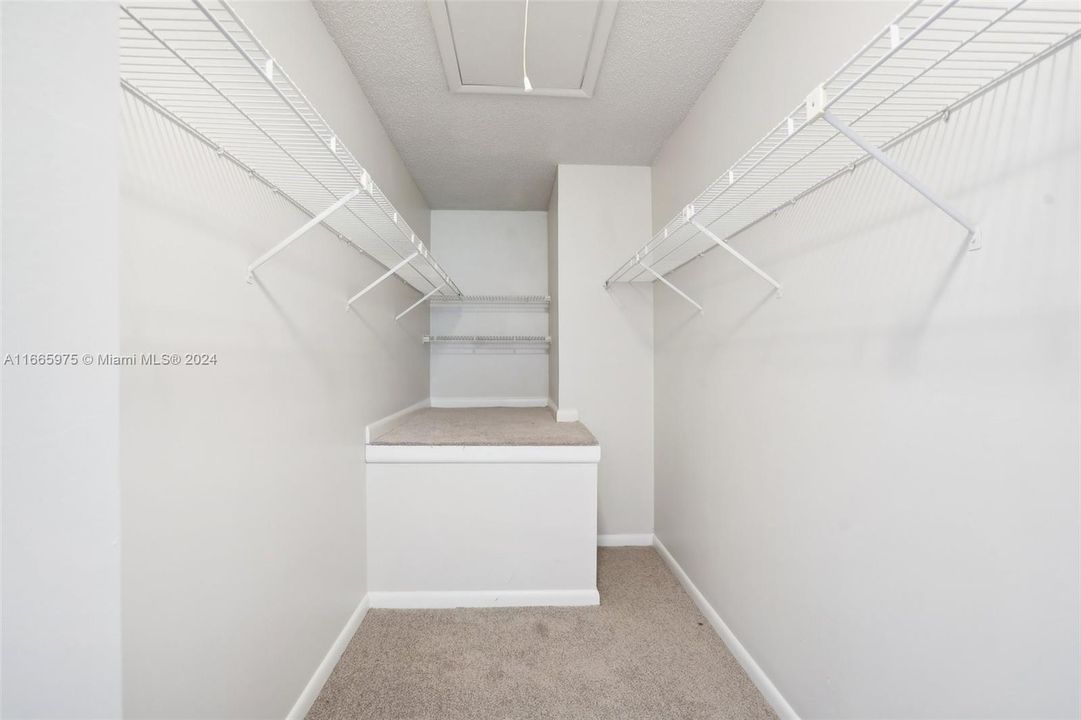 For Sale: $269,900 (2 beds, 1 baths, 1170 Square Feet)