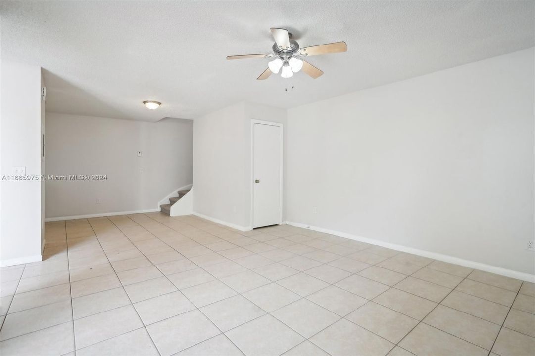 For Sale: $269,900 (2 beds, 1 baths, 1170 Square Feet)