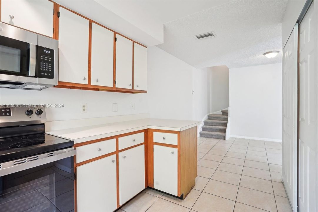 For Sale: $269,900 (2 beds, 1 baths, 1170 Square Feet)