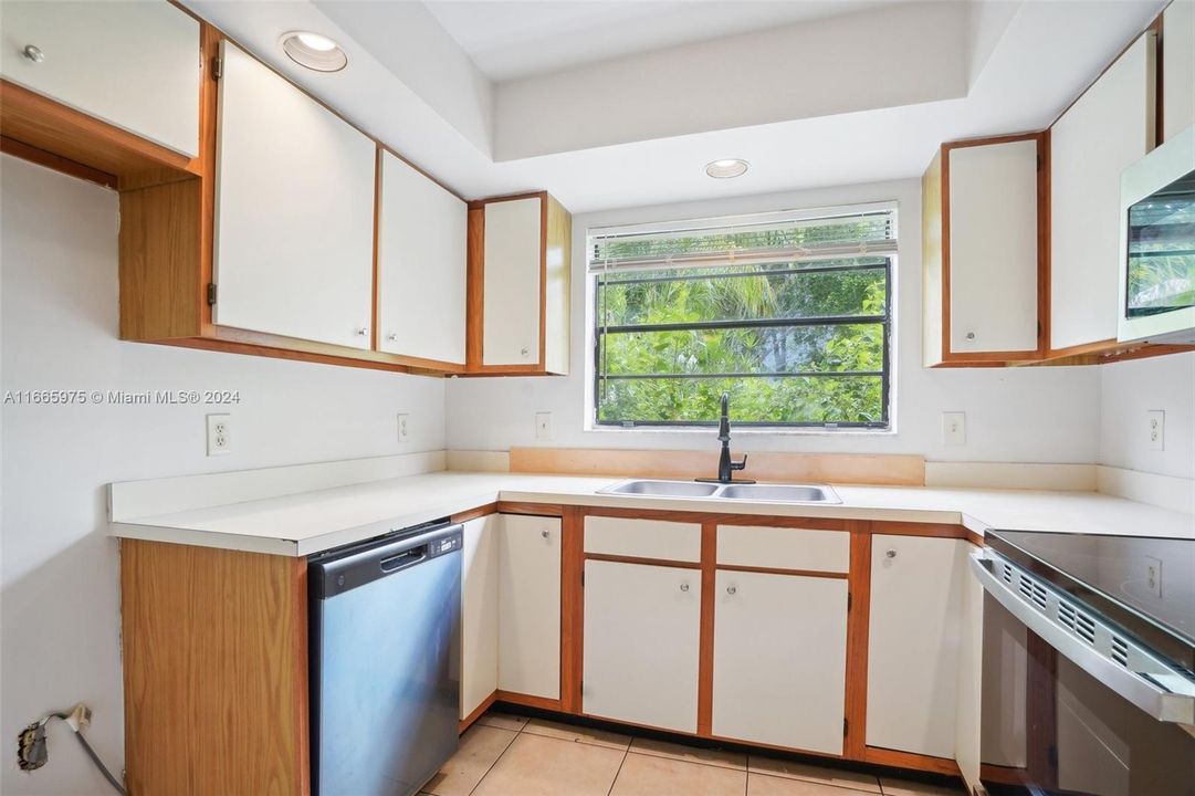 For Sale: $269,900 (2 beds, 1 baths, 1170 Square Feet)