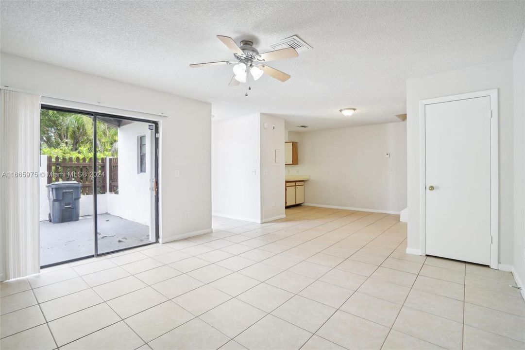 For Sale: $269,900 (2 beds, 1 baths, 1170 Square Feet)