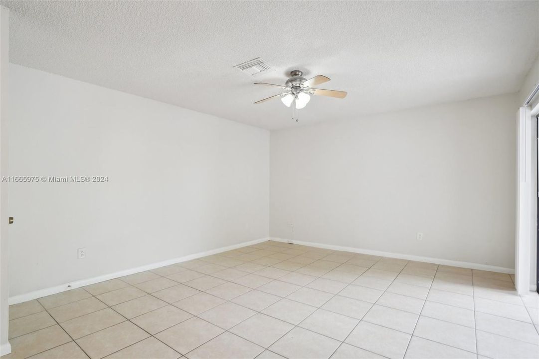 For Sale: $269,900 (2 beds, 1 baths, 1170 Square Feet)