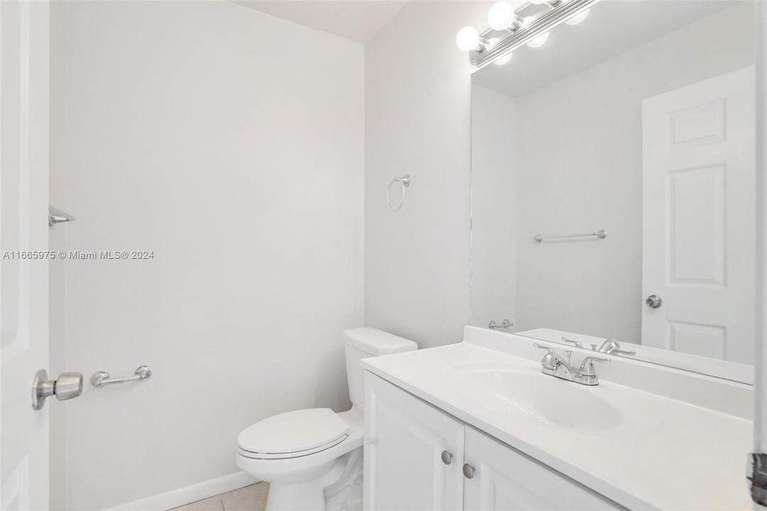 For Sale: $269,900 (2 beds, 1 baths, 1170 Square Feet)