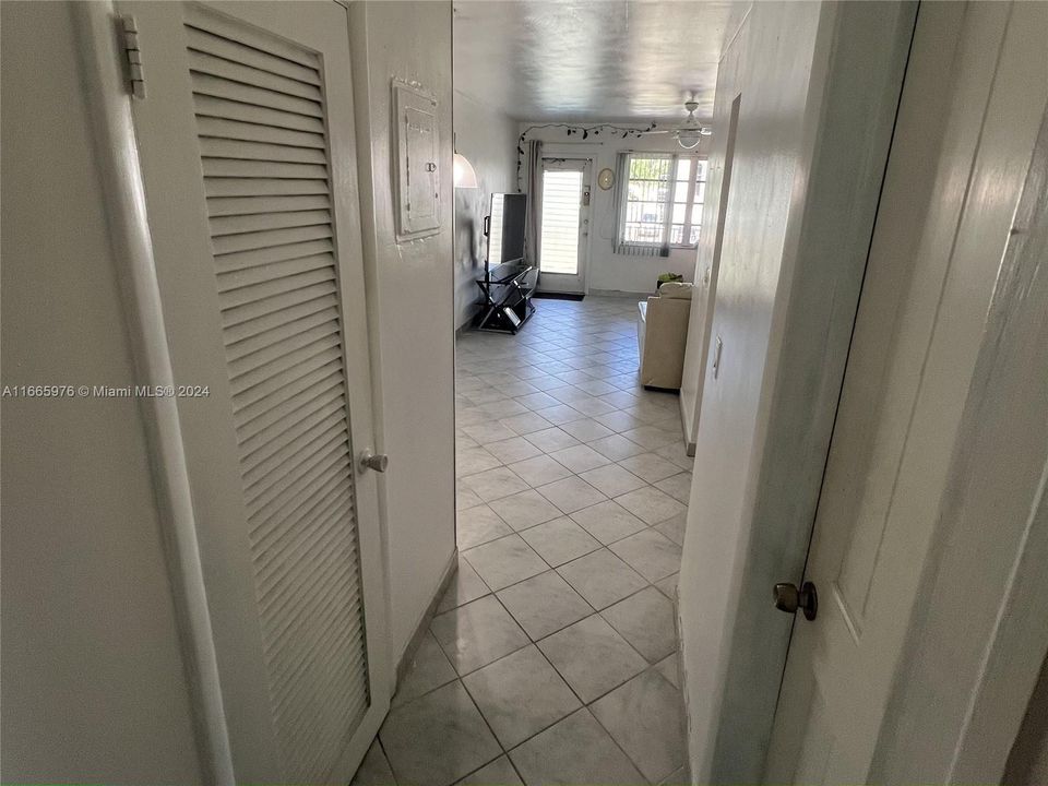 For Sale: $160,000 (1 beds, 1 baths, 600 Square Feet)