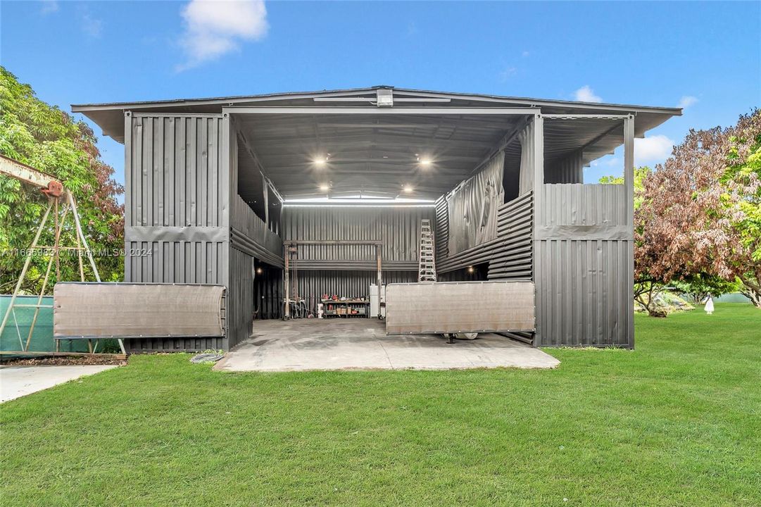 For Sale: $1,600,000 (3 beds, 2 baths, 2719 Square Feet)