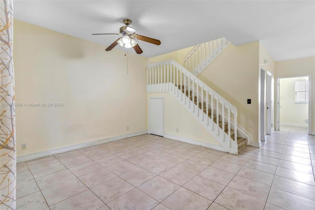 For Rent: $3,000 (3 beds, 2 baths, 1679 Square Feet)