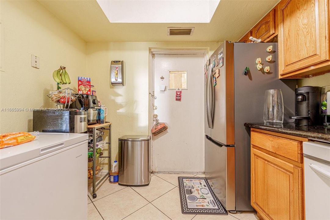 For Sale: $334,700 (3 beds, 2 baths, 1200 Square Feet)