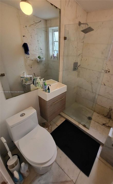 For Sale: $335,000 (2 beds, 1 baths, 608 Square Feet)