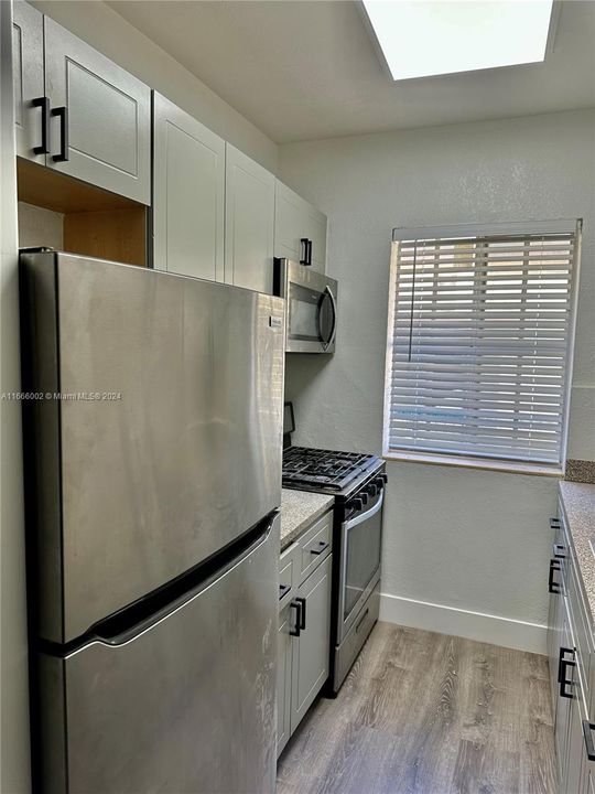 For Rent: $1,850 (1 beds, 1 baths, 750 Square Feet)