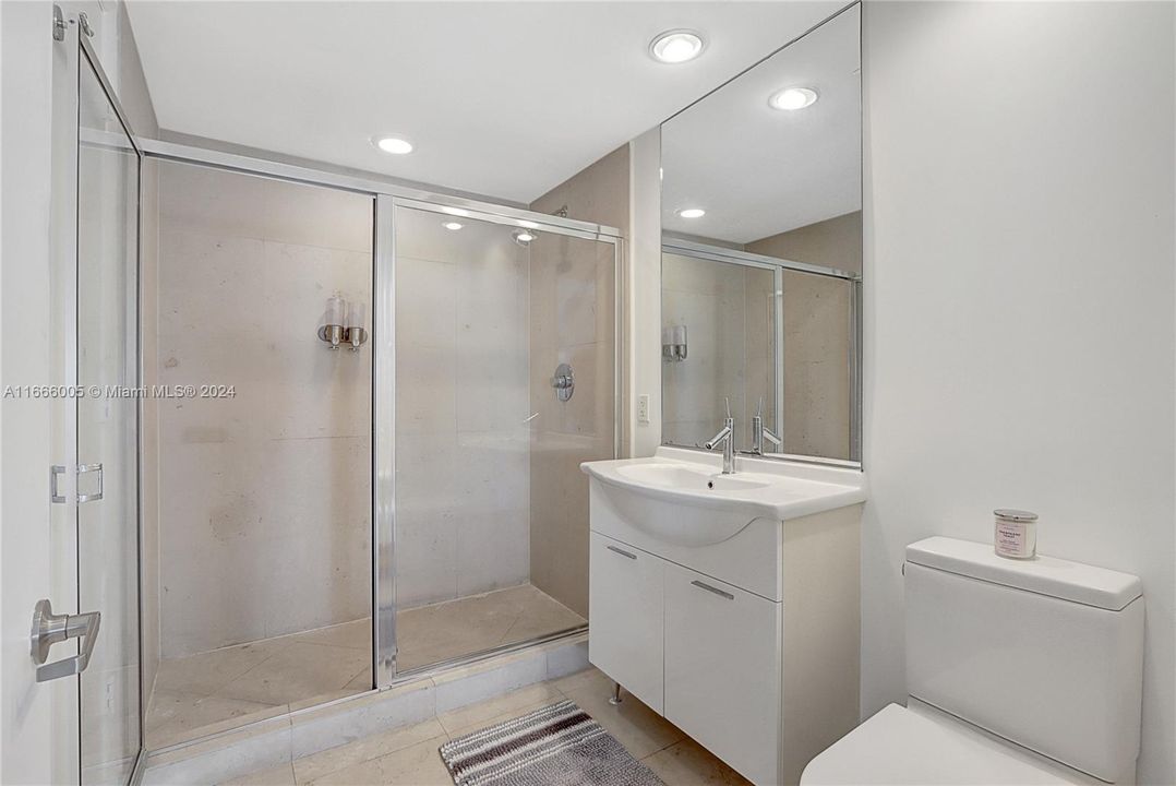 For Sale: $1,100,000 (2 beds, 2 baths, 1255 Square Feet)