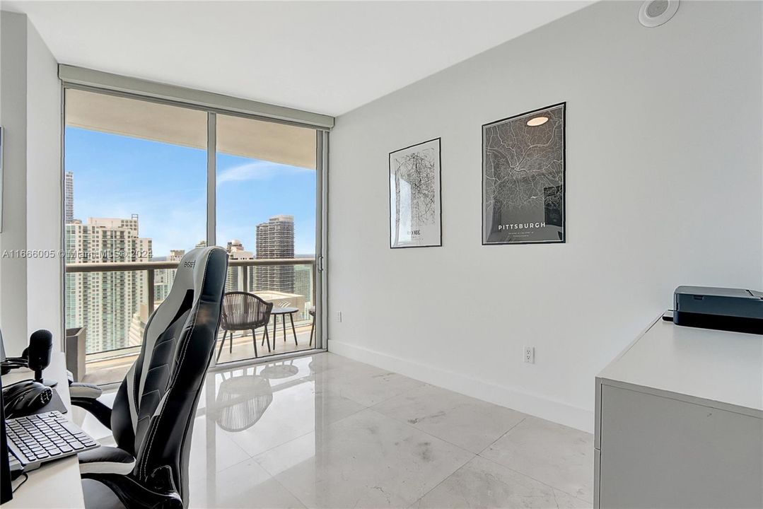 For Sale: $1,100,000 (2 beds, 2 baths, 1255 Square Feet)