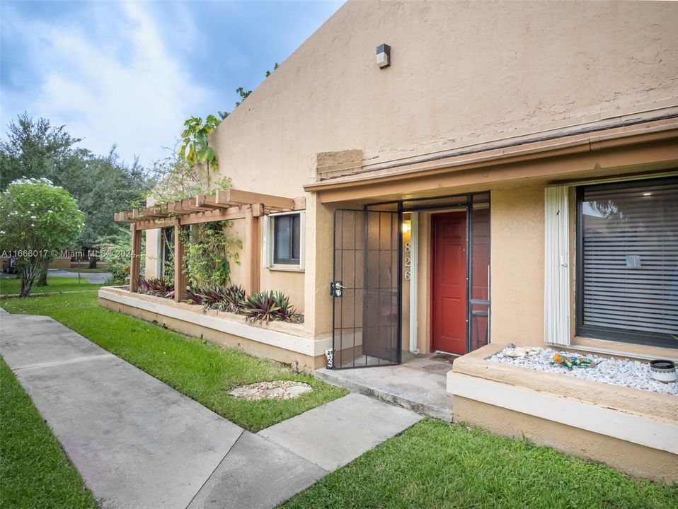 For Sale: $435,000 (2 beds, 2 baths, 1438 Square Feet)