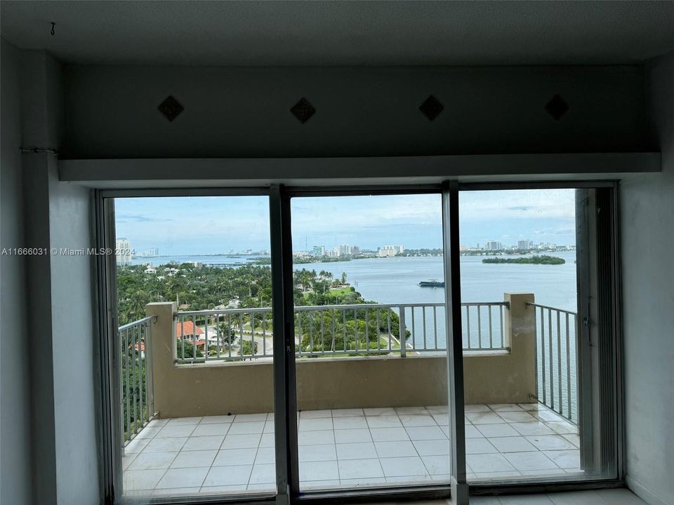 For Sale: $344,500 (1 beds, 1 baths, 831 Square Feet)