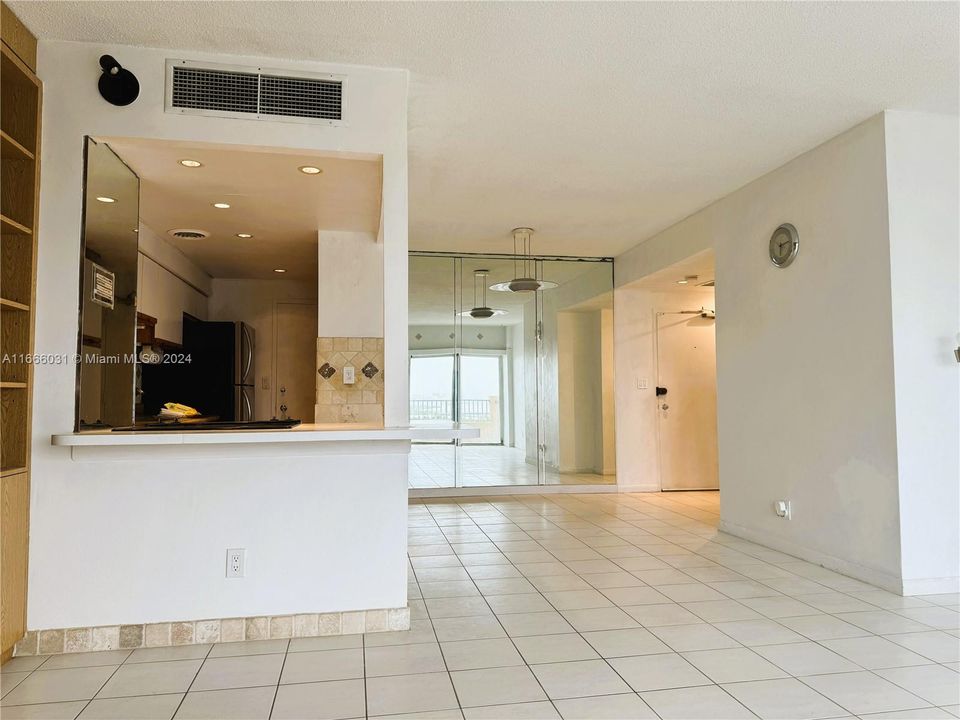 For Sale: $344,500 (1 beds, 1 baths, 831 Square Feet)